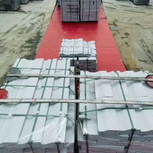 七台河 芝麻白仿形加直形路沿石出货日常