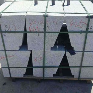 七台河 芝麻白异形坐凳，石凳