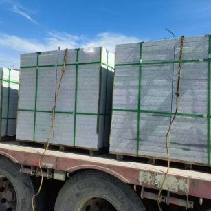 七台河 芝麻白花岗岩地铺石装车日常