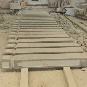 七台河 芝麻白异形加工雕刻-栏杆大柱，方柱