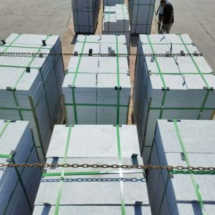 七台河 芝麻白花岗岩5公分地铺石 花岗岩厂家工厂装车日常