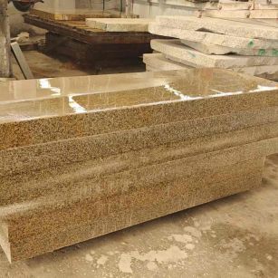 七台河 黄金麻栏杆料半成品加工中