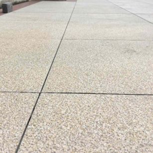 七台河 黄金麻花岗岩石板材荔枝面地面铺装效果