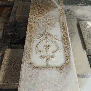 七台河 黄金麻花岗岩异形加工雕刻栏杆大柱