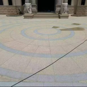 七台河 黄金麻芝麻灰花岗岩石材地铺拼接效果