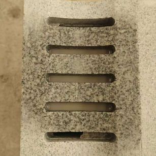 七台河 芝麻白拉丝面花岗岩U型开槽排水槽