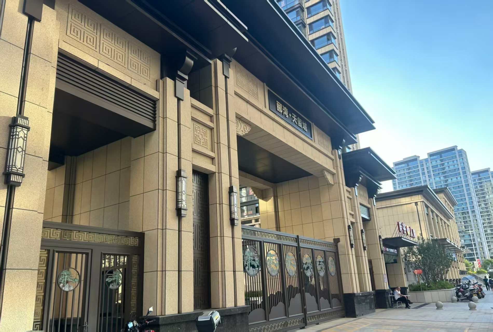 七台河 黄金麻花岗岩荔枝面小区门楼外墙干挂