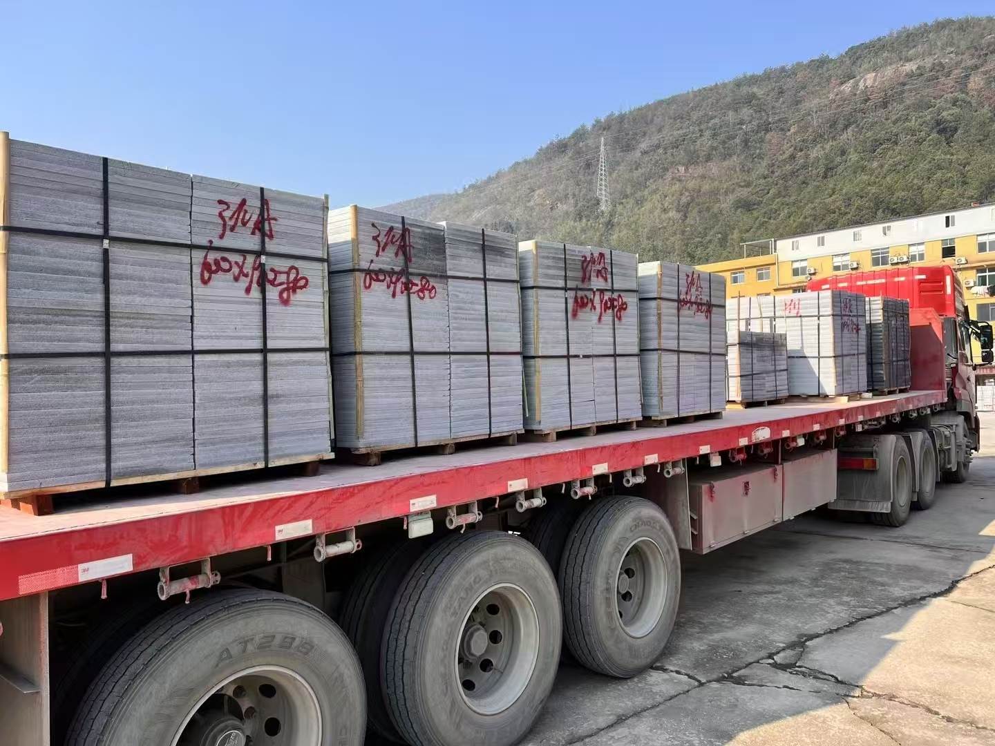 七台河 芝麻灰地铺石出货日常