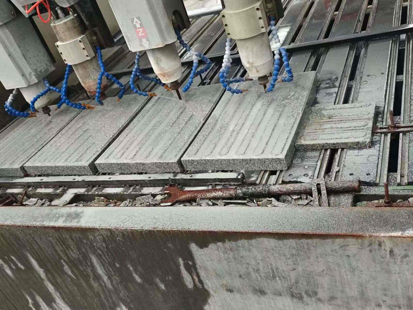 七台河 芝麻白花岗岩荔枝面盲道雕刻