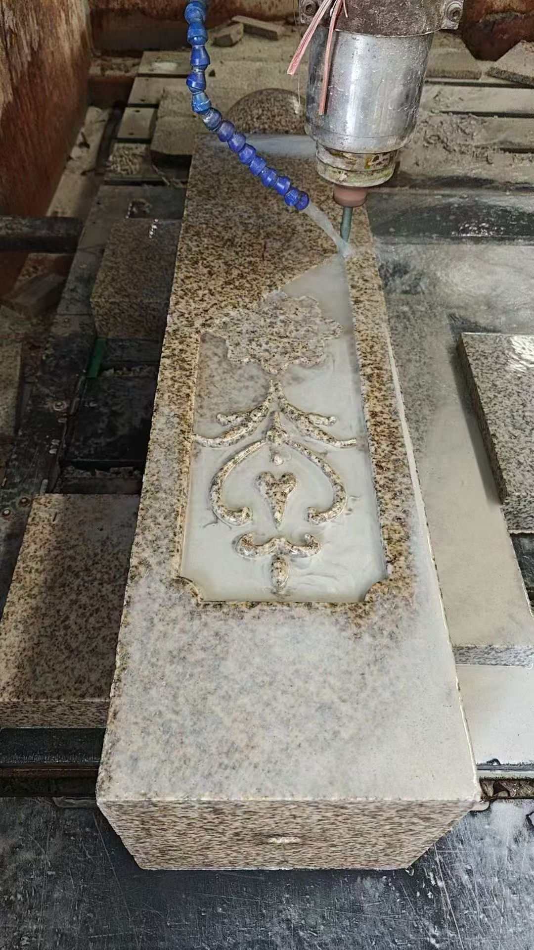 七台河 黄金麻花岗岩异形加工雕刻栏杆大柱