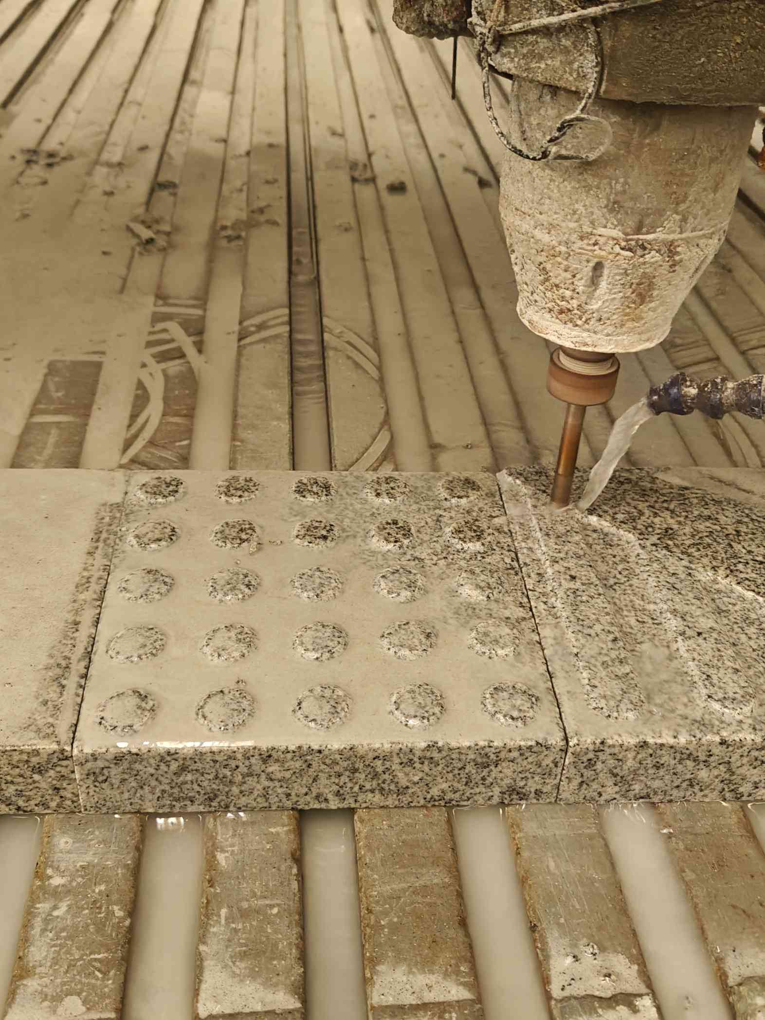 七台河 芝麻白花岗岩石材盲人石、盲道石、盲点石