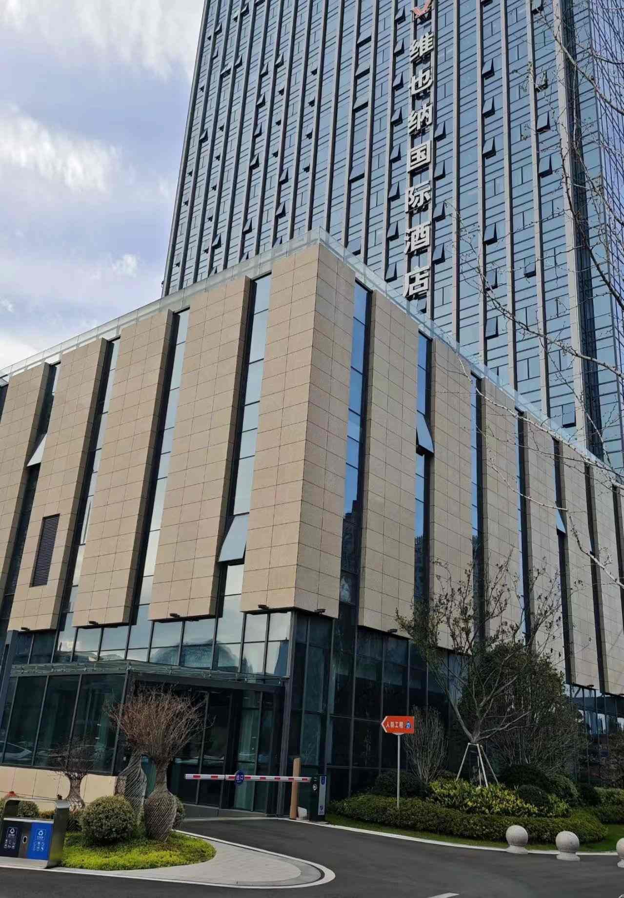 七台河 黄金麻花岗岩外墙干挂