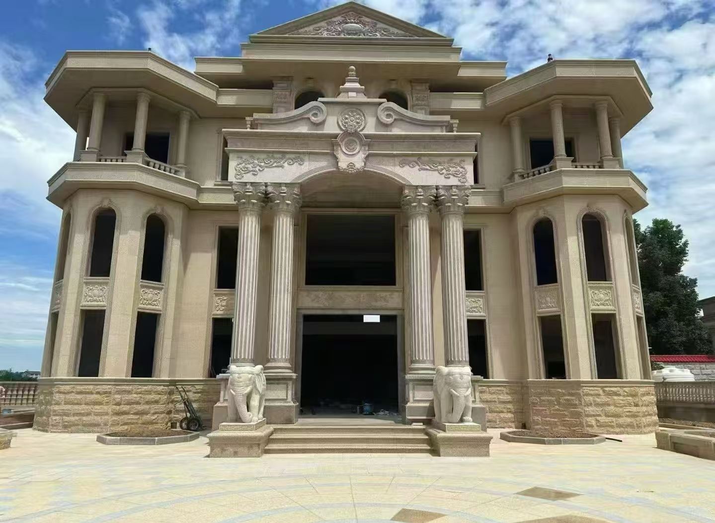 七台河 黄金麻别墅外墙干挂，大柱，大象，蘑菇石，雕花板