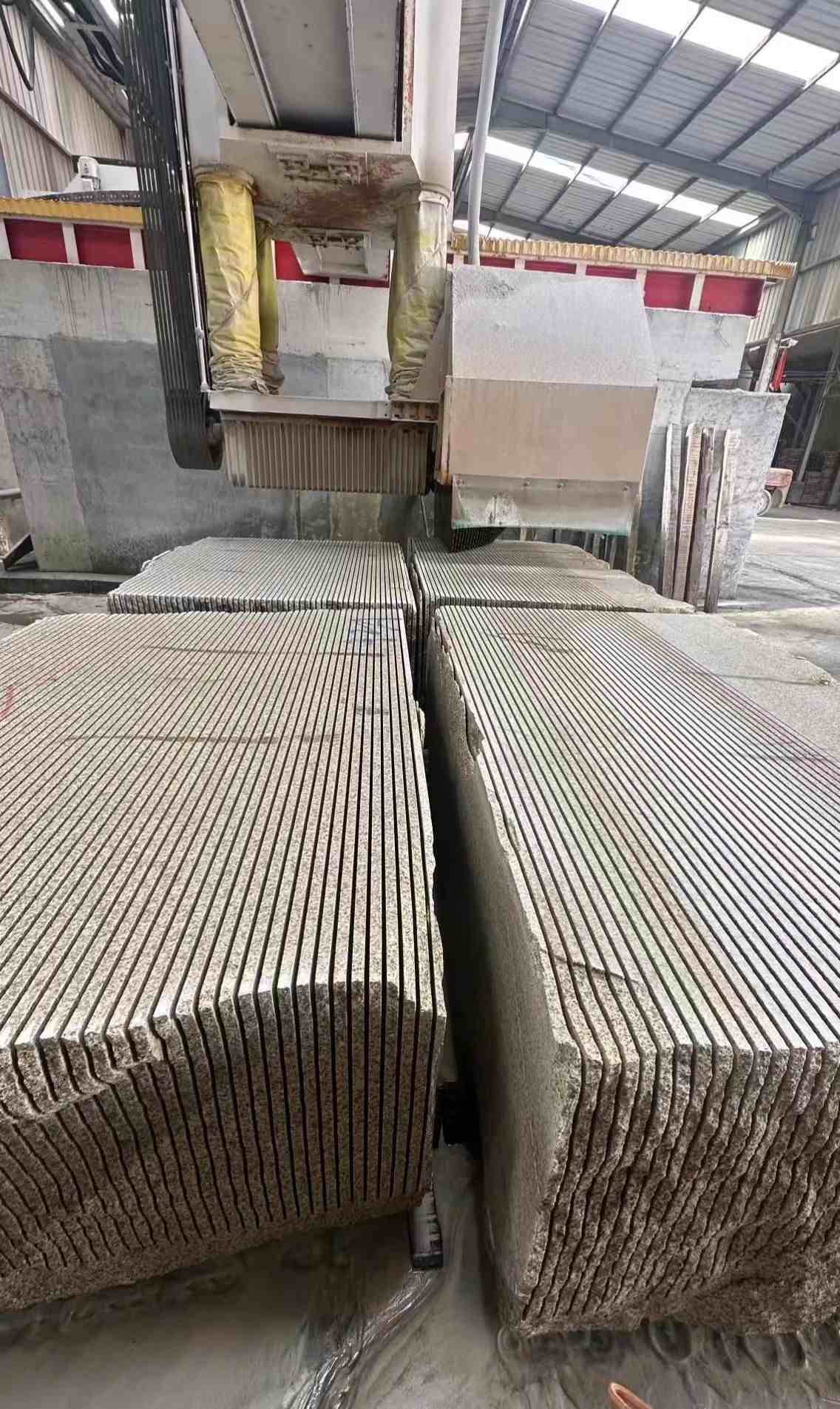 七台河 车间生产日常，黄金麻白麻花岗岩