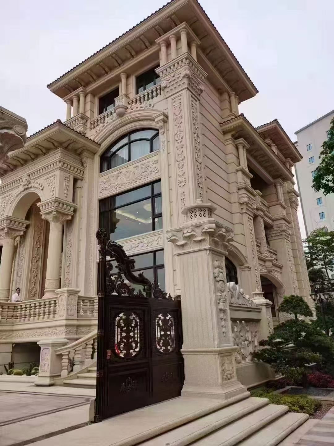 七台河 黄金麻花岗岩别墅外墙干挂效果展示