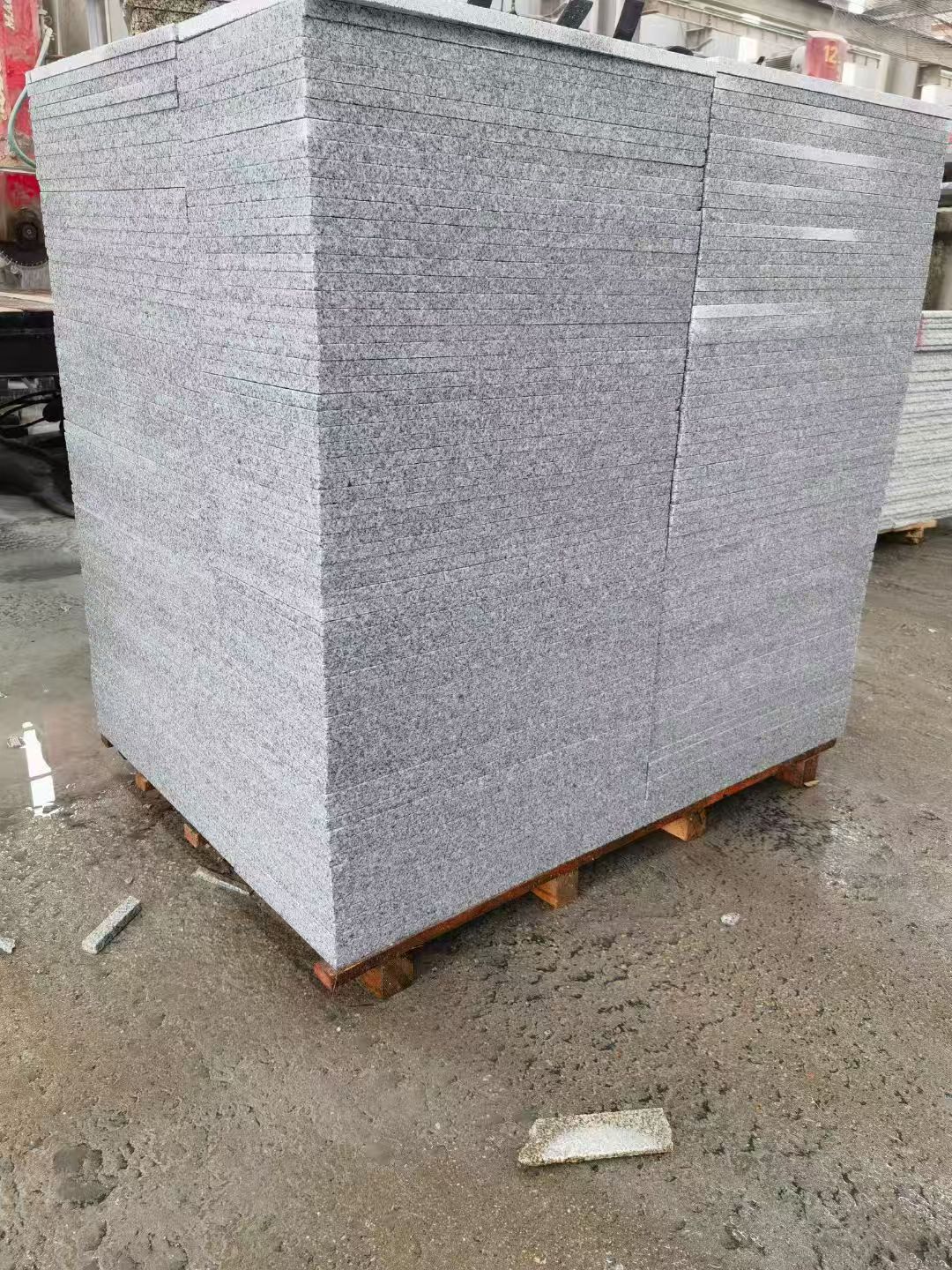 七台河 芝麻白火烧面1.8厚300*600地铺石，尺寸标准，厚薄均匀