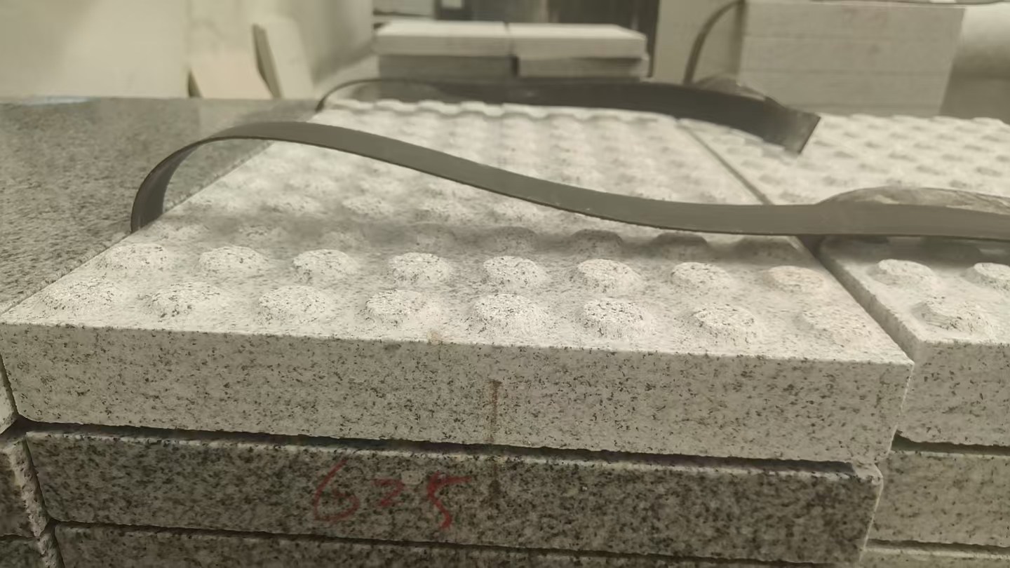 七台河 芝麻白花岗岩6.0公分荔枝面五轴加工雕刻盲点