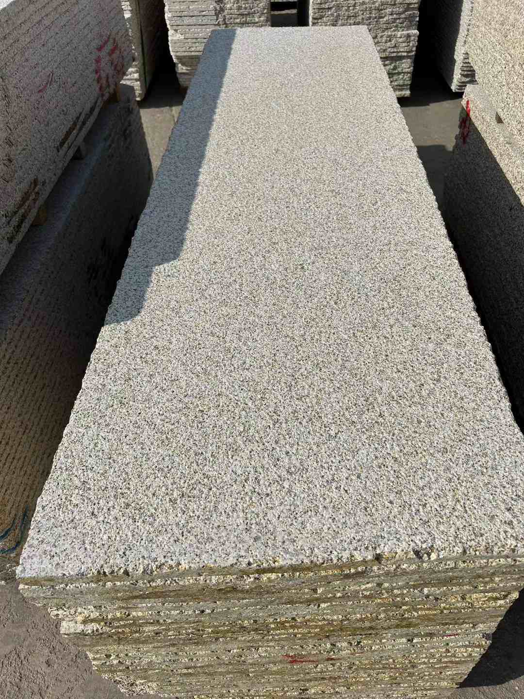 七台河 黄金麻花岗岩荔枝面毛板，半成品