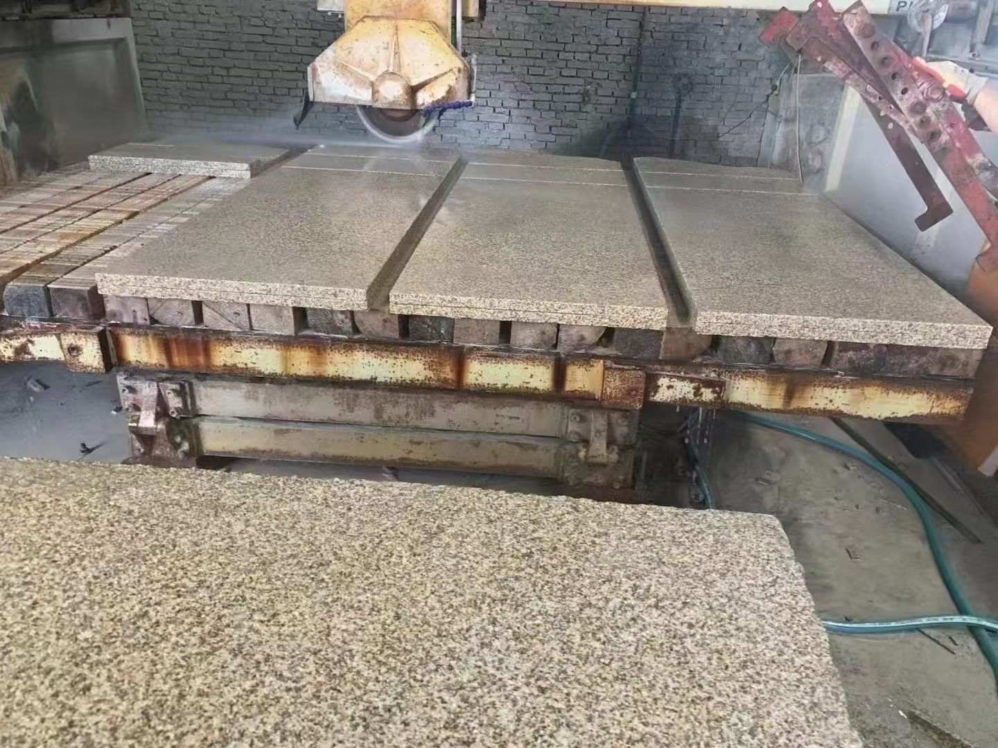 七台河 黄金麻荔枝面成品板加工