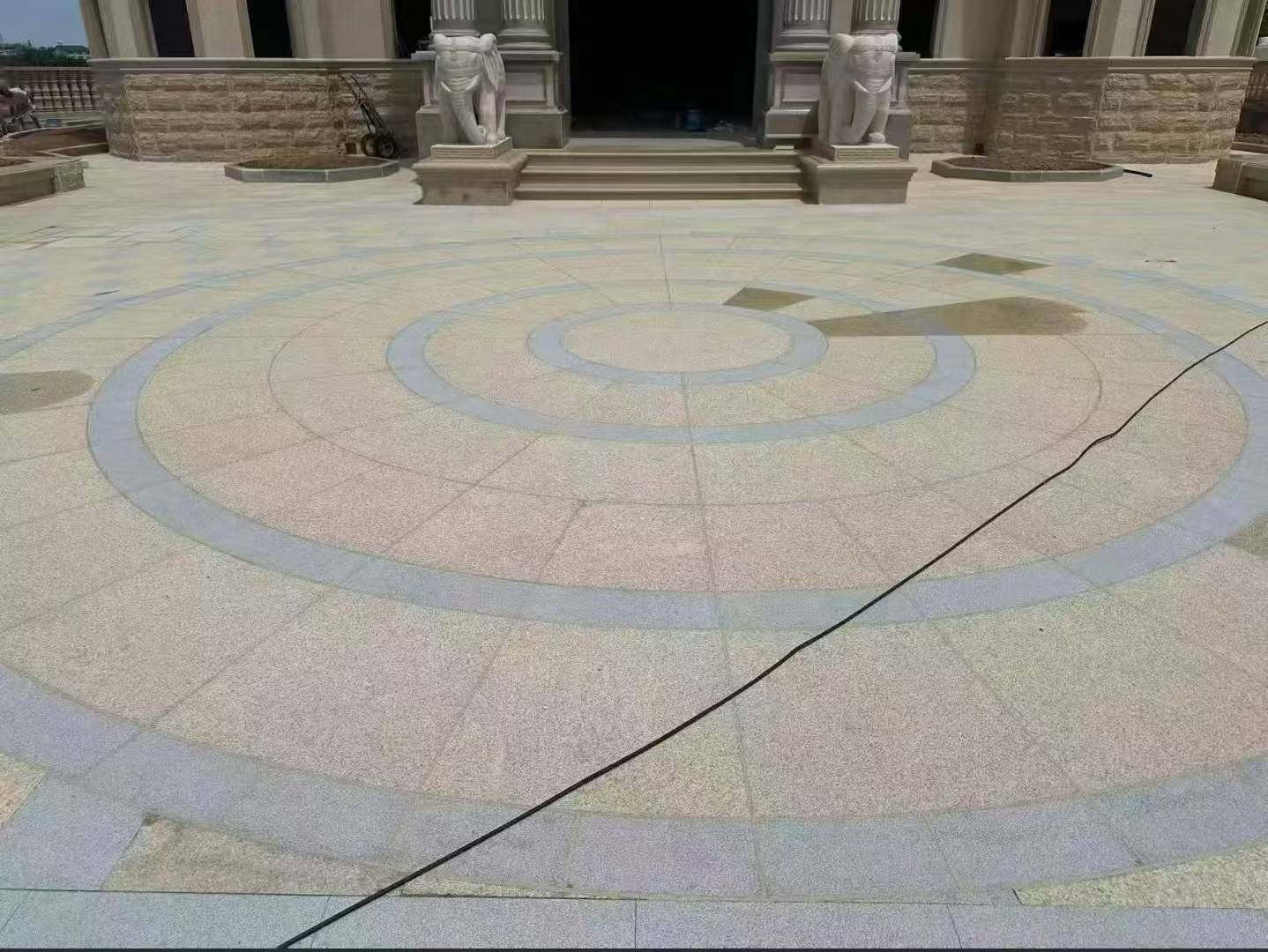 七台河 黄金麻芝麻灰花岗岩石材地铺拼接效果